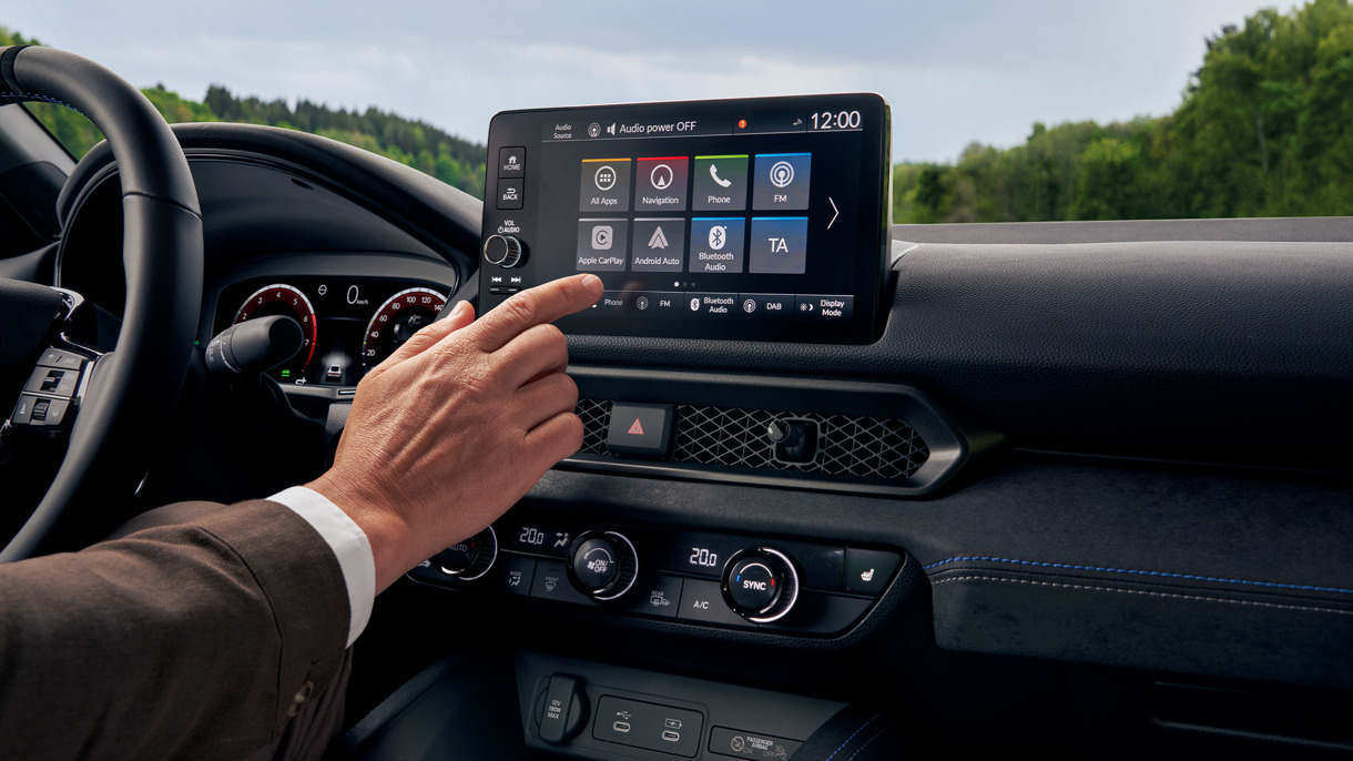 „Android Auto“ ir „Apple CarPlay“