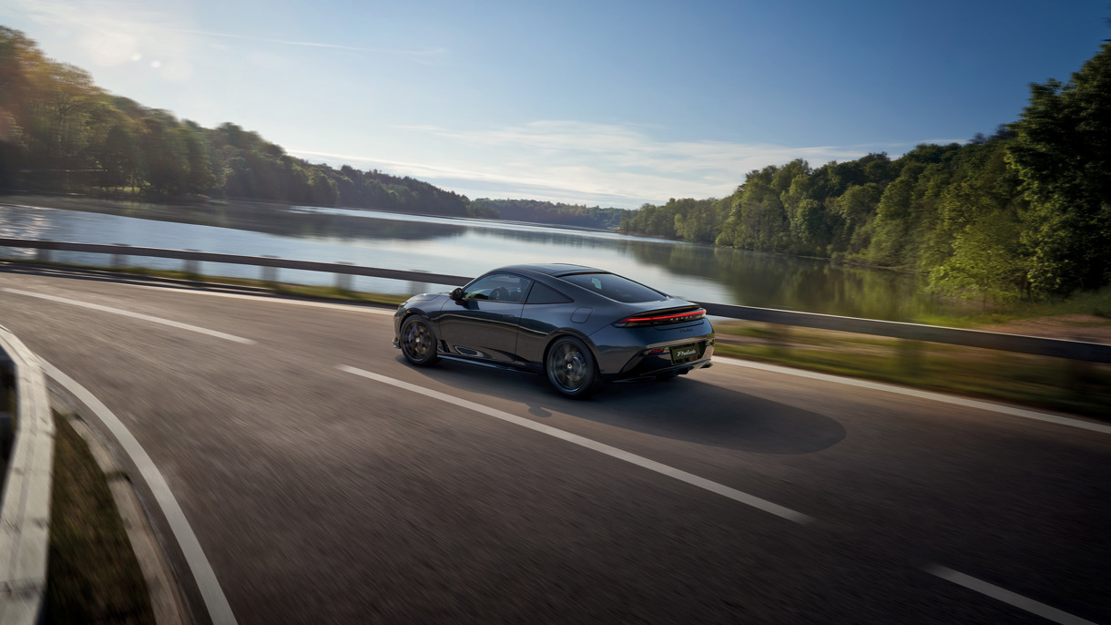 Pilnai hibridinė galios pavaros sistema